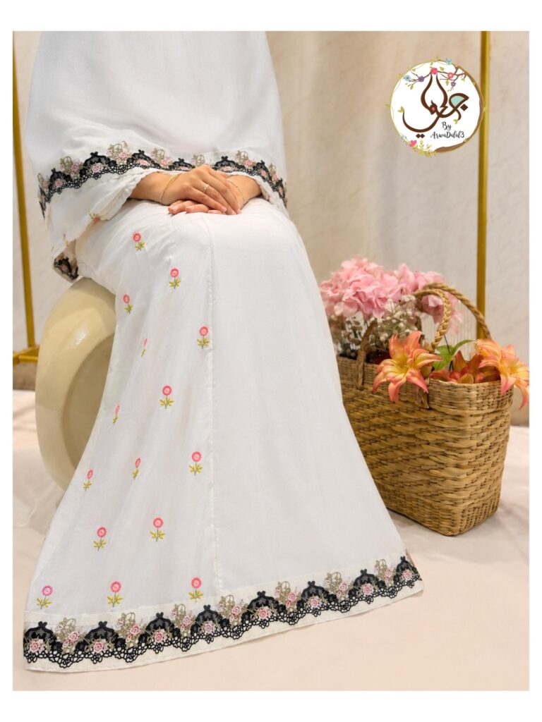 Blush Botanica White Half Pattern Semi Bhari Rida