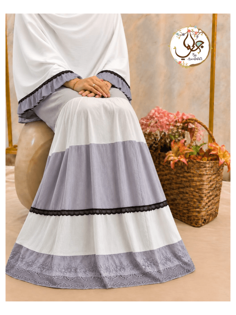 White and Grey Tiered Rida